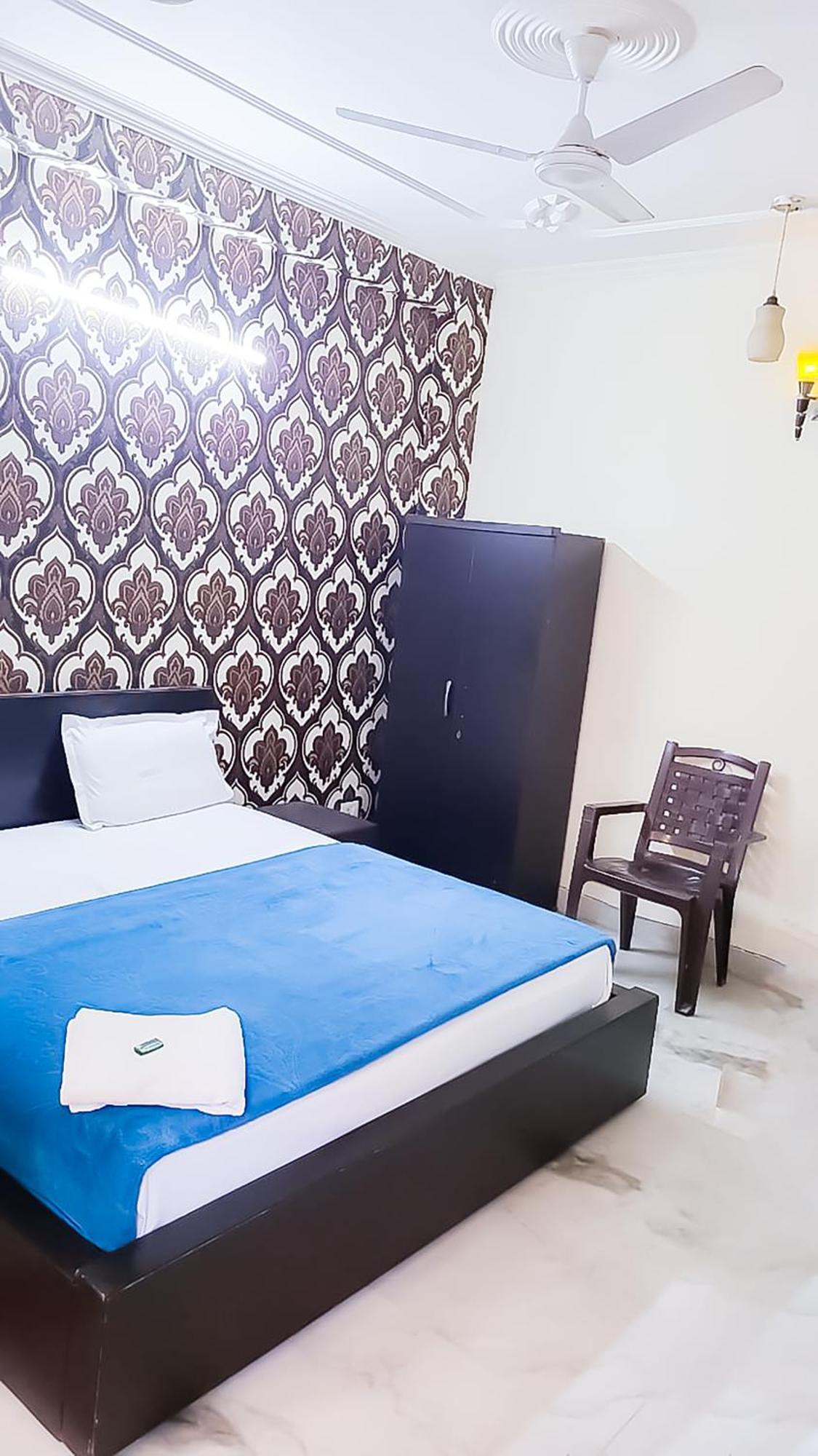 Deluxe Room In Cr Park Yeni Delhi Dış mekan fotoğraf