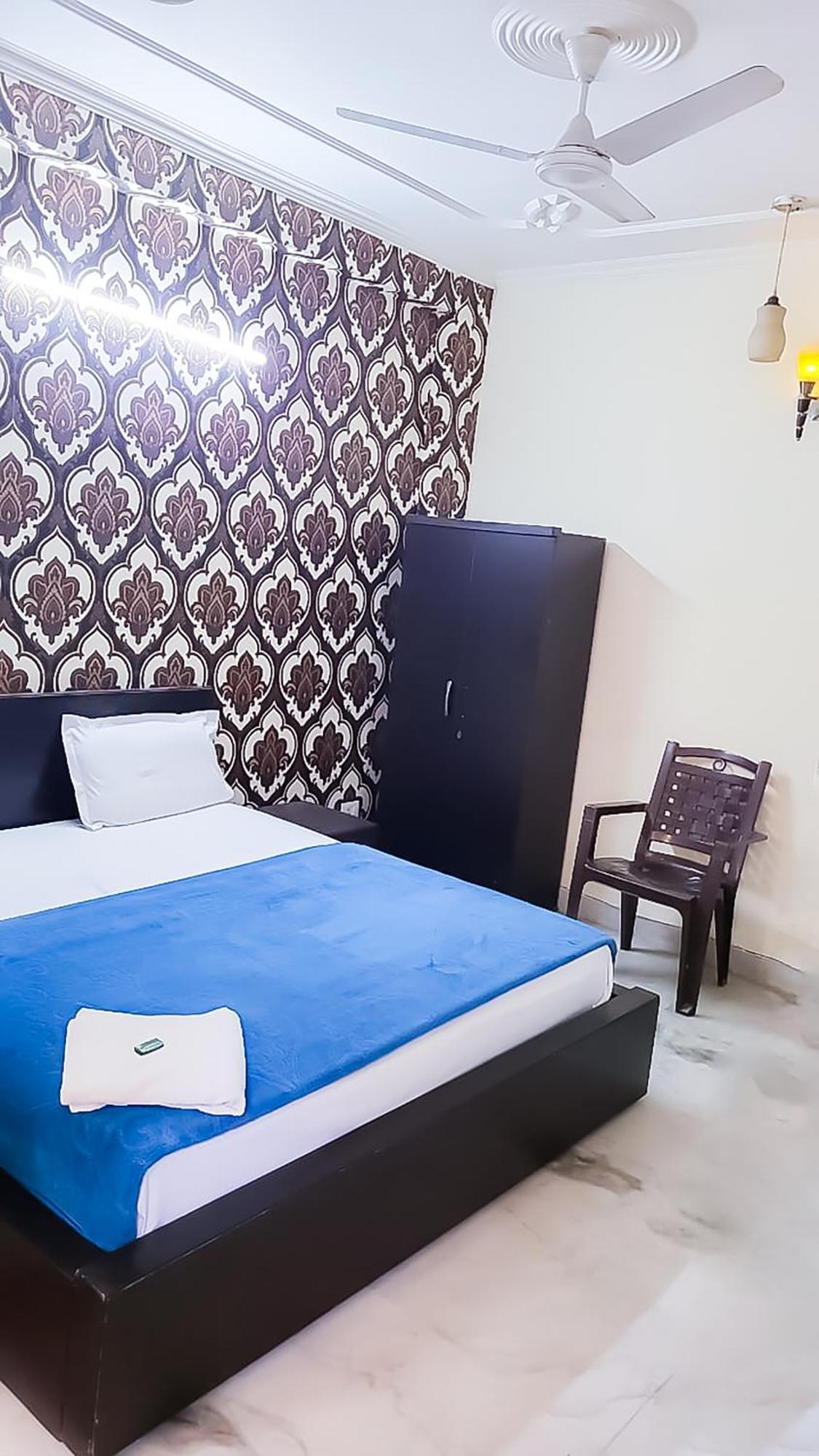 Deluxe Room In Cr Park Yeni Delhi Dış mekan fotoğraf