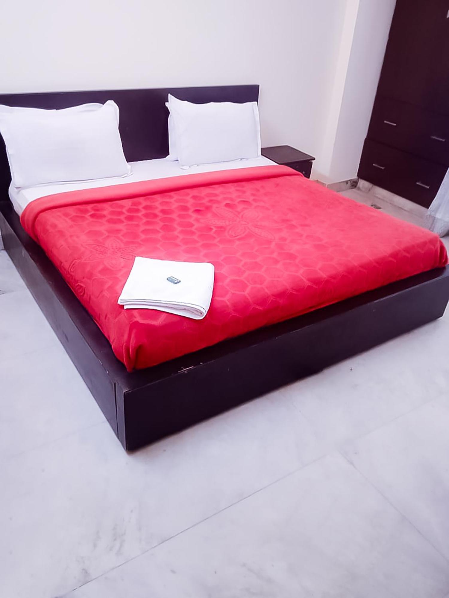 Deluxe Room In Cr Park Yeni Delhi Dış mekan fotoğraf