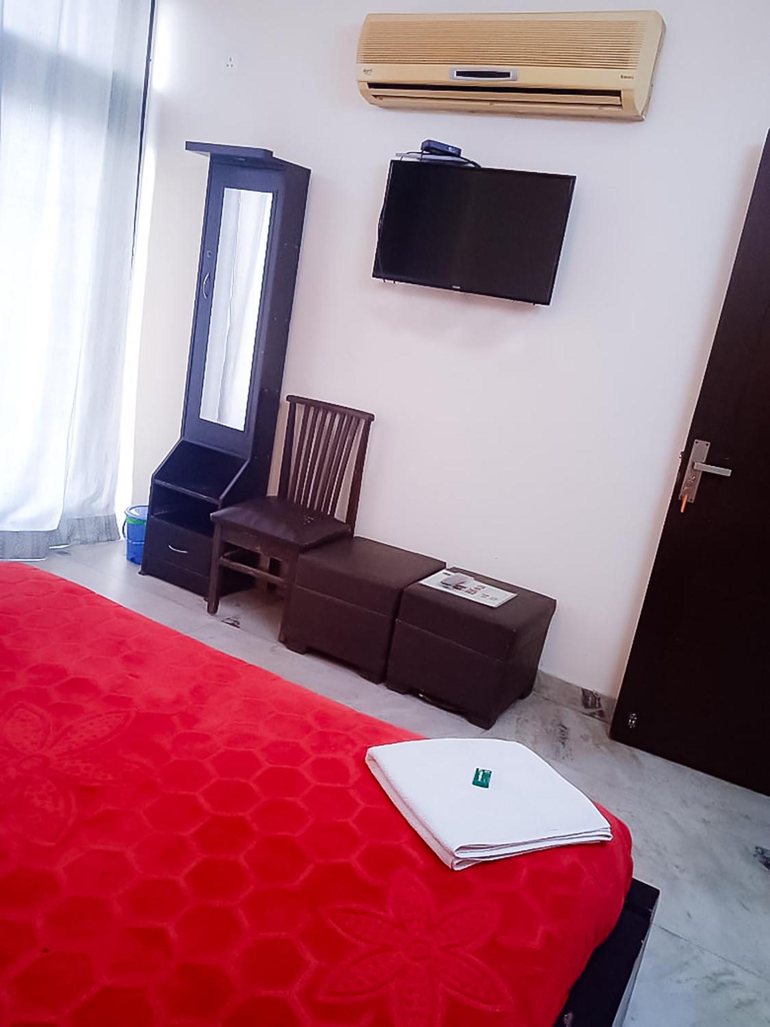 Deluxe Room In Cr Park Yeni Delhi Dış mekan fotoğraf